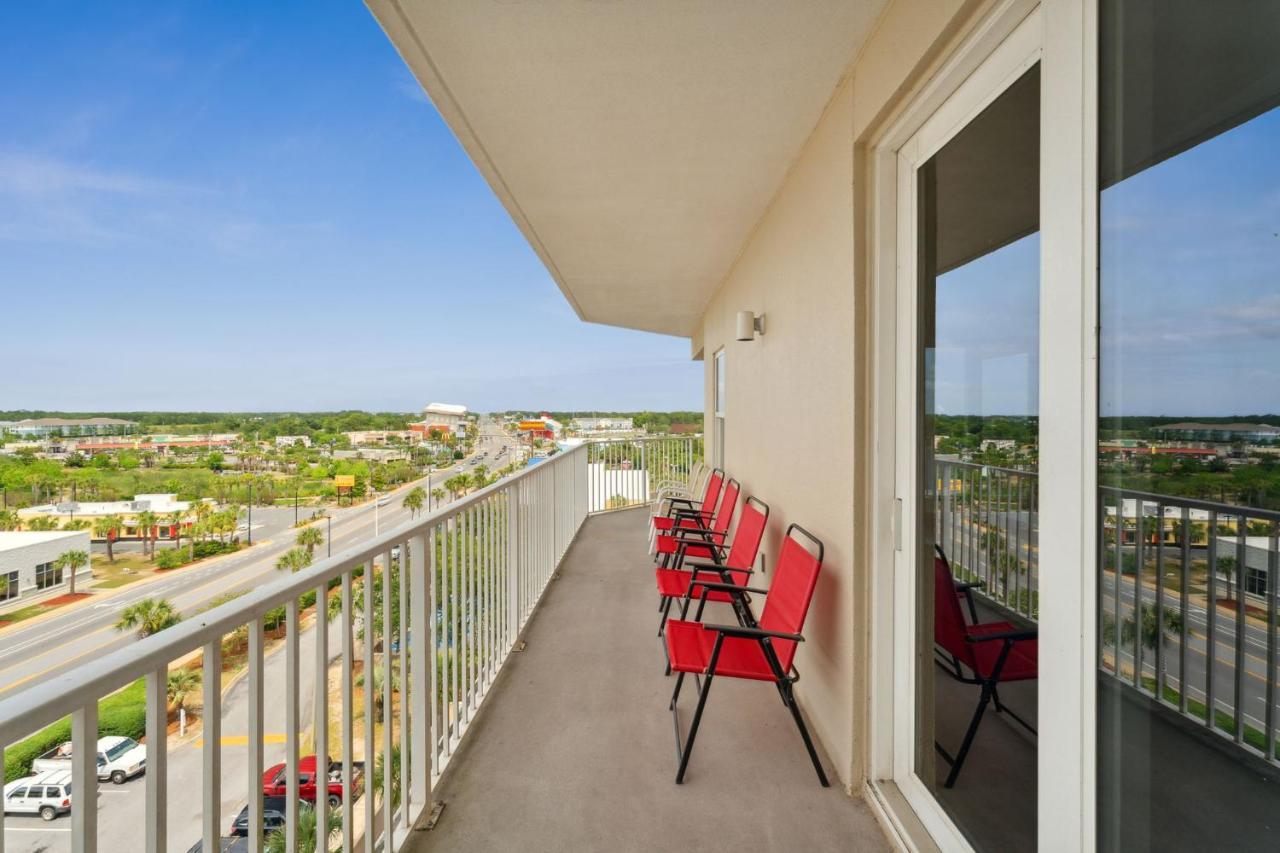 Laketown Wharf #638 By Nautical